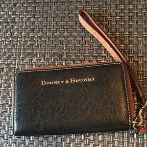 Dooney & Bourke ZIP Around Wristlet
